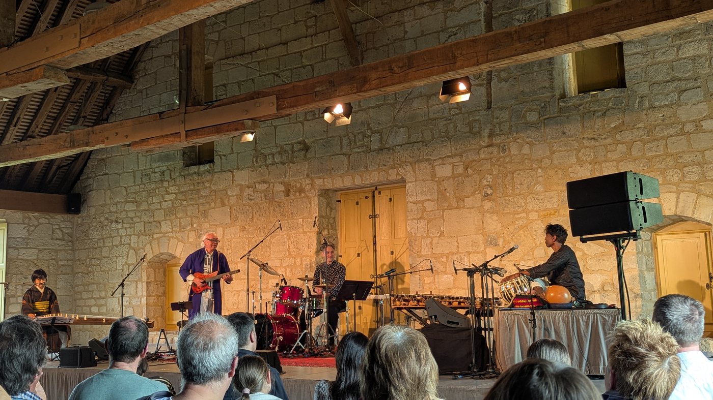 Saiyuki Trio performing in the stone abbey at Royaumont